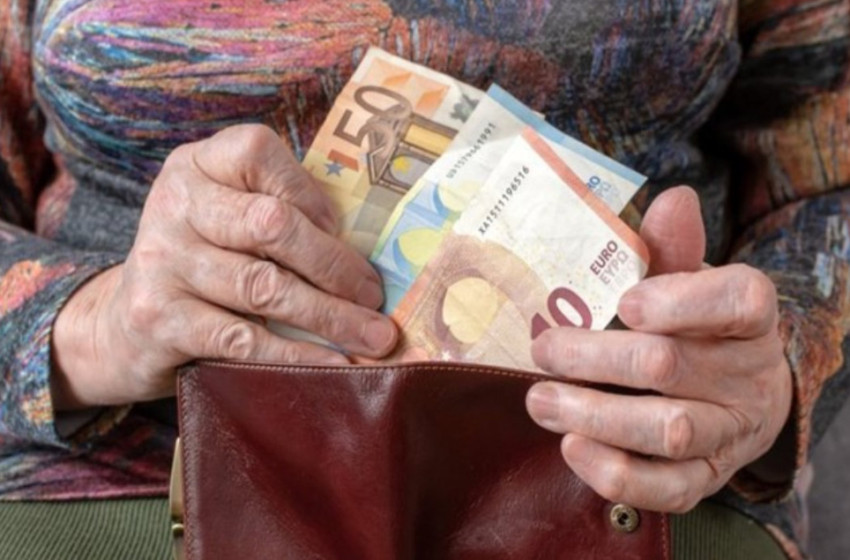 ΜΕΓΑΤΟΝΟΙ ΑΝΑΛΓΗΣΙΑΣ ΑΠΟ ΜΗΤΣΟΤΑΚΗ ΚΑΙ ΣτΕ: ΑΦΑΝΙΖΟΥΝ ΤΙΣ ΣΥΝΤΑΞΕΙΣ ΧΗΡΕΙΑΣ ΚΑΙ ΠΕΤΑΝΕ ΣΤΗΝ ΑΠΟΛΥΤΗ ΦΤΩΧΙΑ 200.000 ΓΥΝΑΙΚΕΣ – ΤΟΥΣ ΖΗΤΑΝΕ ΠΙΣΩ ΜΕΧΡΙ ΚΑΙ 30.000 ΕΥΡΩ ΑΝΑΔΡΟΜΙΚΑ!