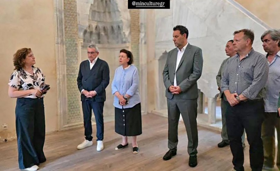 ΤΟ ΠΑΡΑΣΚΗΝΙΟ ΜΙΑΣ ΑΘΛΙΟΤΗΤΑΣ! Η ΜΕΝΔΩΝΗ ΦΙΜΩΣΕ ON CAMERA ΤΟΝ ΔΗΜΑΡΧΟ ΡΟΔΟΥ ΚΑΙ ΕΔΩΣΕ ΤΟ ΜΙΚΡΟΦΩΝΟ ΣΤΟΝ ΙΜΑΜΗ – Η ΦΡΑΣΗ ΠΟΥ ΠΡΟΚΑΛΕΣΕ ΠΟΛΙΤΙΚΟ ΣΕΙΣΜΟ ΣΤΑ ΔΩΔΕΚΑΝΗΣΑ ΚΑΙ ΦΕΡΝΕΙ «ΜΑΥΡΟ» ΣΤΗ ΝΔ – ΤΟ ΒΡΩΜΕΡΟ ΚΑΙ ΑΛΑΖΟΝΙΚΟ ΚΑΘΕΣΤΩΣ ΤΟΥ ΜΑΞΙΜΟΥ ΕΚΔΙΚΗΘΗΚΕ ΤΟΥΣ ΡΟΔΙΤΕΣ ΠΟΥ ΤΟΛΜΗΣΑΝ…