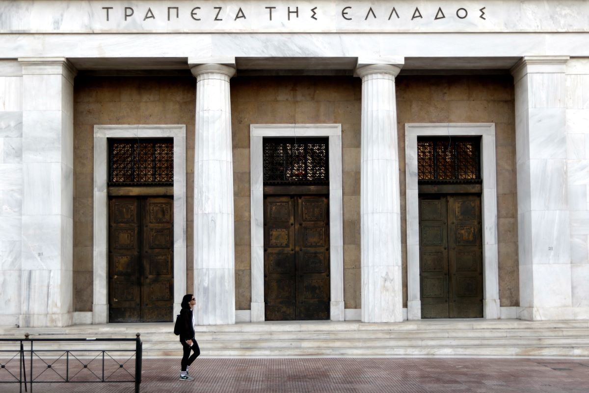 ΤΟ ΜΕΓΑΛΟ ΞΕΖΟΥΜΙΣΜΑ: ΠΩΣ ΟΙ ΕΛΛΗΝΙΚΕΣ ΤΡΑΠΕΖΕΣ ΠΛΟΥΤΙΖΟΥΝ ΞΕΝΟΥΣ ΜΕΤΟΧΟΥΣ ΜΕ ΤΑ ΛΕΦΤΑ ΤΩΝ ΕΛΛΗΝΩΝ ΚΑΤΑΘΕΤΩΝ – ΜΕ ΤΗΝ ΑΝΟΧΗ ΤΟΥ ΜΑΞΙΜΟΥ ΟΙ ΤΡΑΠΕΖΙΤΕΣ ΧΡΕΩΝΟΥΝ ΕΠΙΤΟΚΙΑ ΡΕΚΟΡ ΣΤΟΥΣ ΕΛΛΗΝΕΣ ΓΙΑ ΝΑ ΠΛΟΥΤΙΣΟΥΝ ΟΙ ΞΕΝΟΙ