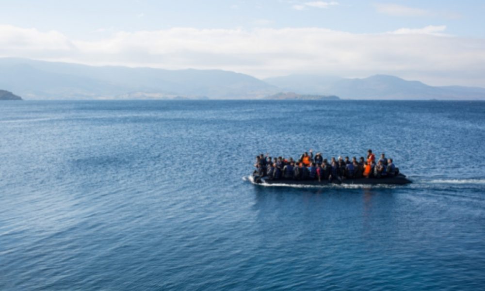 ΤΟ ΛΙΜΕΝΙΚΟ ΞΕΒΡΑΚΩΝΕΙ ΤΗΝ ΚΥΒΕΡΝΗΣΗ ΚΑΙ ΓΚΡΕΜΙΖΕΙ ΤΟ ΨΕΥΔΟ-ΑΦΗΓΗΜΑ ΑΣΦΑΛΕΙΑΣ ΤΗΣ ΧΩΡΑΣ: ΠΑΝΩ ΑΠΟ 7.500 ΛΑΘΡΟΜΕΤΑΝΑΣΤΕΣ ΕΧΟΥΝ ΦΤΑΣΕΙ ΣΤΗΝ ΚΡΗΤΗ ΤΟΥΣ ΤΕΛΕΥΤΑΙΟΥΣ 4 ΜΗΝΕΣ – ΣΤΙΣ 500 ΟΙ ΧΘΕΣΙΝΕΣ ΑΦΙΞΕΙΣ