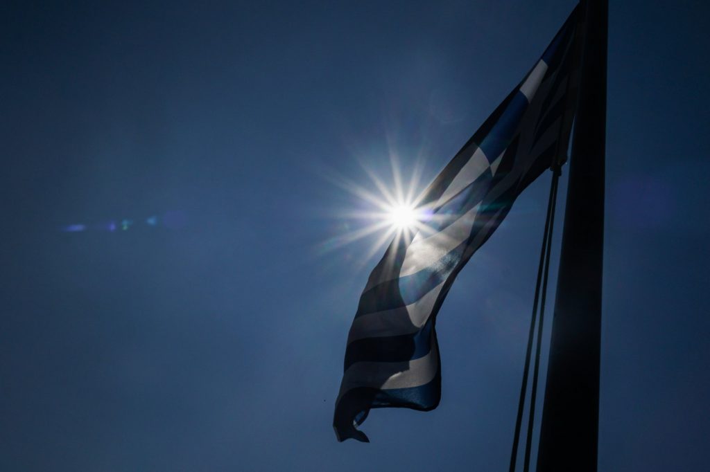 ΔΕΝ ΤΟΥΣ ΝΟΙΑΖΕΙ Η ΠΑΤΡΙΔΑ ΑΛΛΑ ΜΟΝΟ ΤΟ ΧΡΗΜΑ! Η ΕΛΛΗΝΙΚΗ ΔΗΜΟΓΡΑΦΙΚΗ ΚΑΤΑΡΡΕΥΣΗ: ΒΟΥΤΙΑ 44% ΣΤΙΣ ΓΕΝΝΗΣΕΙΣ ΜΕΣΑ ΣΕ 17 ΧΡΟΝΙΑ – ΑΠΟ ΤΑ 117.600 ΜΩΡΑ ΤΟ 2008 ΣΕ ΜΟΛΙΣ 65.000 ΤΟ 2026, ΓΕΡΝΑΕΙ Η ΚΟΙΝΩΝΙΑ ΚΑΙ ΑΥΞΑΝΕΤΑΙ Η ΗΛΙΚΙΑ ΤΩΝ ΜΗΤΕΡΩΝ