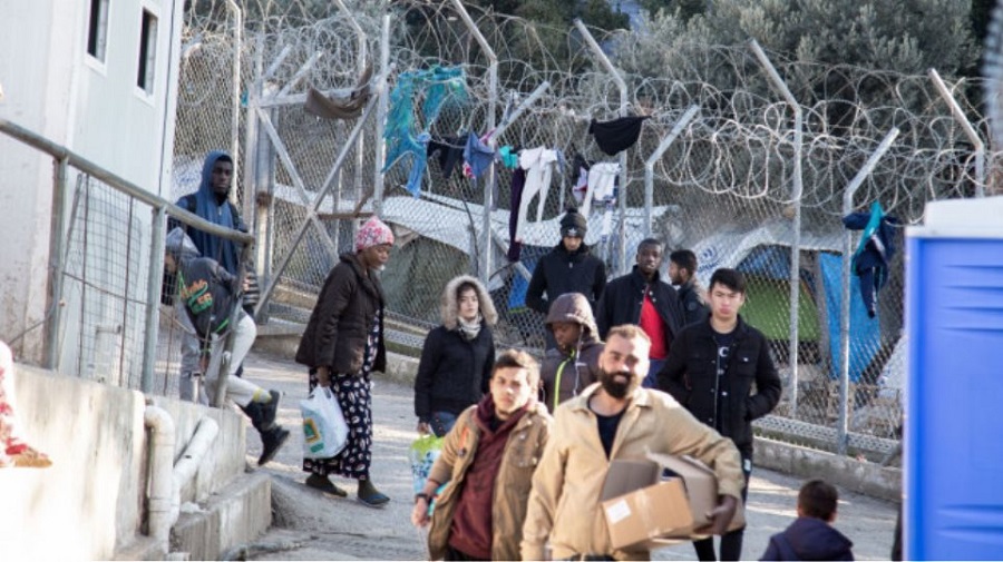 ΑΤΕΛΕΙΩΤΑ ΤΑ ΓΑΛΑΖΙΑ ΣΚΑΝΔΑΛΑ – ΕΦΟΔΟΣ ΤΗΣ ΕΥΡΩΠΑΪΚΗΣ ΕΙΣΑΓΓΕΛΙΑΣ ΣΤΟ ΥΠΟΥΡΓΕΙΟ ΜΕΤΑΝΑΣΤΕΥΣΗΣ – ΣΤΟ ΜΙΚΡΟΣΚΟΠΙΟ ΤΑ ΕΥΡΩΠΑΪΚΑ ΚΟΝΔΥΛΙΑ ΓΙΑ ΤΑ ΣΥΣΣΙΤΙΑ ΜΕΤΑΝΑΣΤΩΝ