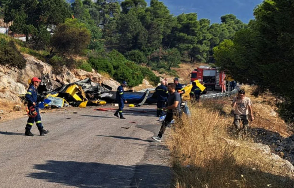 ΝΤΡΟΠΗ ΚΑΙ ΑΠΟΛΥΤΗ ΚΑΤΑΡΡΕΥΣΗ ΤΟΥ ΕΠΙΤΕΛΙΚΟΥ ΚΡΑΤΟΥΣ: ΠΛΗΡΩΣΑΜΕ ΕΚΑΤΟΜΜΥΡΙΑ ΓΙΑ ΣΑΠΑΚΙΑ ΠΟΥ ΠΕΦΤΟΥΝ ΣΑΝ ΤΙΣ ΜΥΓΕΣ ΚΑΙ ΣΤΕΛΝΟΥΝ ΑΝΘΡΩΠΟΥΣ ΣΤΟΝ ΘΑΝΑΤΟ – ΑΠΟ ΤΗΝ ΠΑΡΟΛΙΓΟΝ ΤΡΑΓΩΔΙΑ ΣΤΗ ΛΙΜΝΗ ΑΩΟΥ ΜΕΧΡΙ ΤΟ ΦΡΙΚΤΟ ΔΥΣΤΥΧΗΜΑ ΣΤΗΝ ΨΑΘΑ – ΜΕΤΕΤΡΕΨΑΝ ΜΕΤΑΓΩΓΙΚΟ ΕΛΙΚΟΠΤΕΡΟ ΣΕ ΠΥΡΟΣΒΕΣΤΙΚΟ [ΒΙΝΤΕΟ]