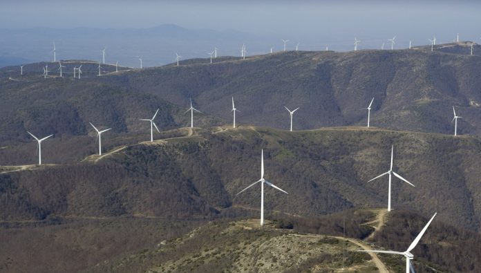 ΜΑΣ ΚΡΥΒΟΥΝ ΤΗΝ ΑΛΗΘΕΙΑ: ΤΟ ΜΥΣΤΙΚΟ DEAL ΜΗΤΣΟΤΑΚΗ ΚΑΙ ΚΟΜΙΣΙΟΝ ΠΟΥ ΓΕΜΙΖΕΙ ΤΑ ΒΟΥΝΑ ΑΝΕΜΟΓΕΝΝΗΤΡΙΕΣ ΚΑΙ ΜΑΣ ΦΟΡΤΩΝΕΙ ΤΟΥΣ ΛΟΓΑΡΙΑΣΜΟΥΣ!