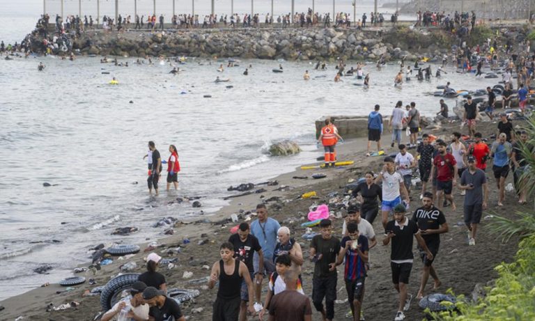 Πώς ένα «VIRAL» μήνυμα στο κινητό διέλυσε τα σύνορα της Ισπανίας και μπουκαραν λαθρομετανάστες!!