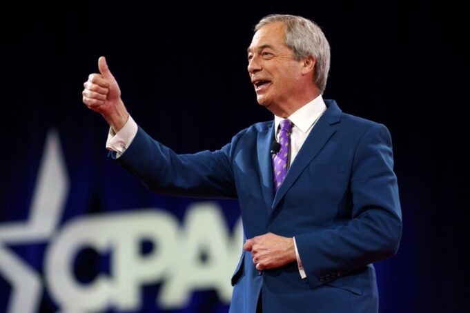 Βρετανία: Το Reform UK σχεδιάζει να βάλει λουκέτο σε εταιρείες που απασχολούν παράνομους μετανάστες