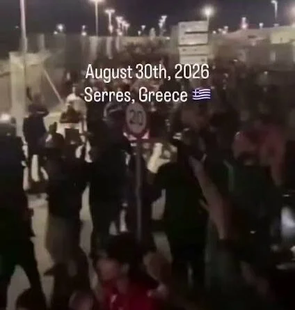 Με 10 χιλιάρικα και με σμαρτ στην τσέπη θα ερχόντουσαν εδώ για να τους κλείσουν σε στρατόπεδα συγκέντρωσης;;;